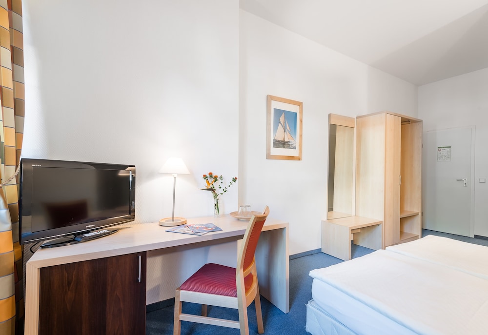 Standard Double Room, Ensuite photo 3
