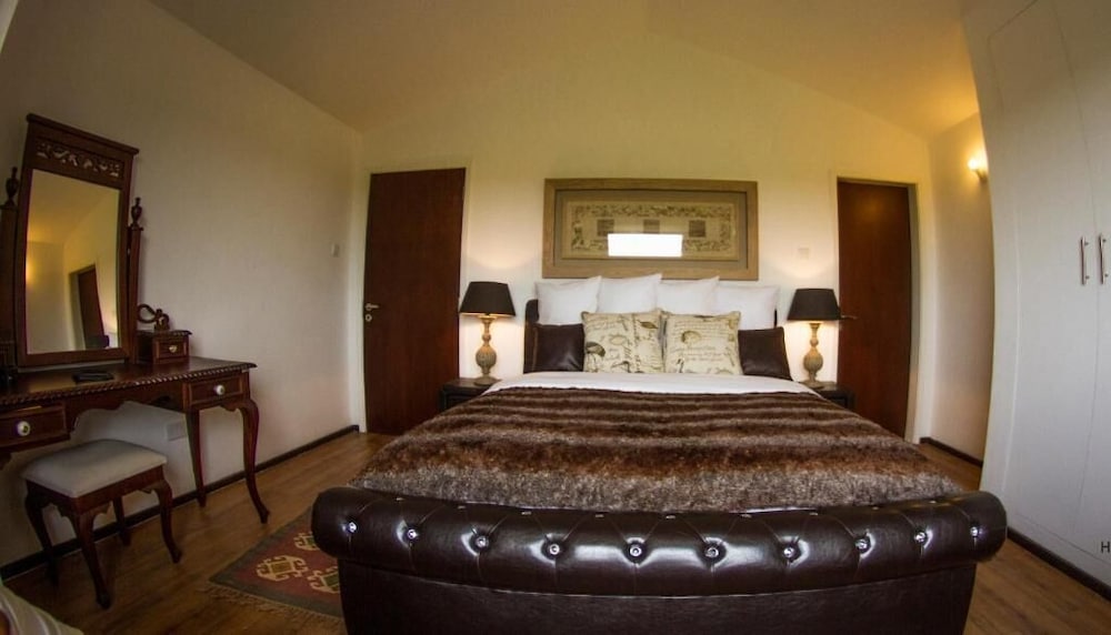 Grand Bungalow photo 2
