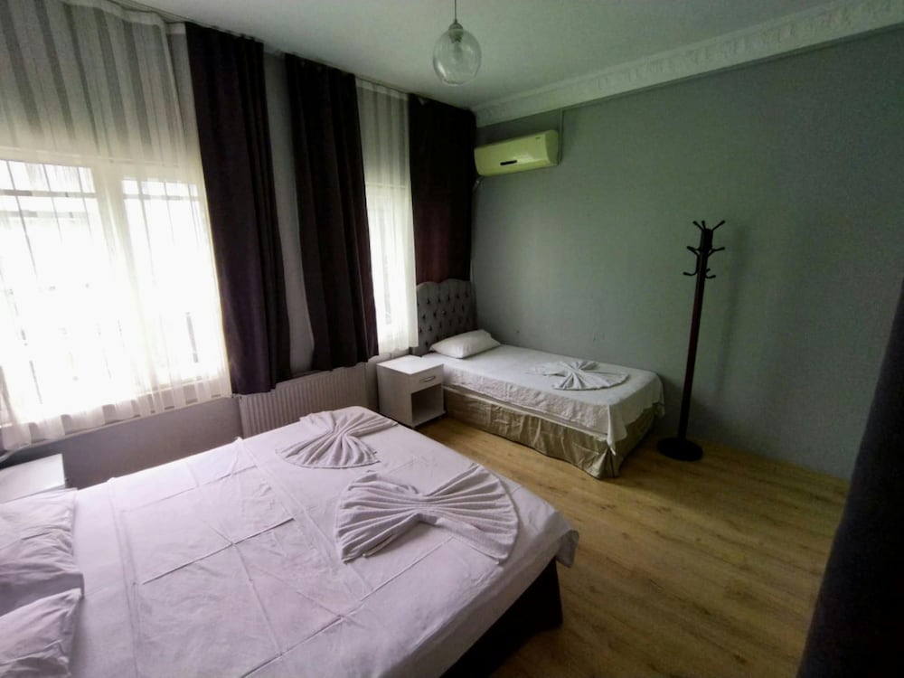 Triple Room with Private Bathroom photo 3