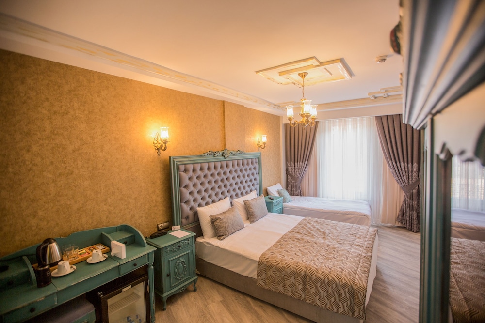 Family Triple Room, City View photo 1