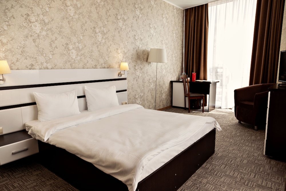 Superior Room, 1 King Bed, Balcony photo 1