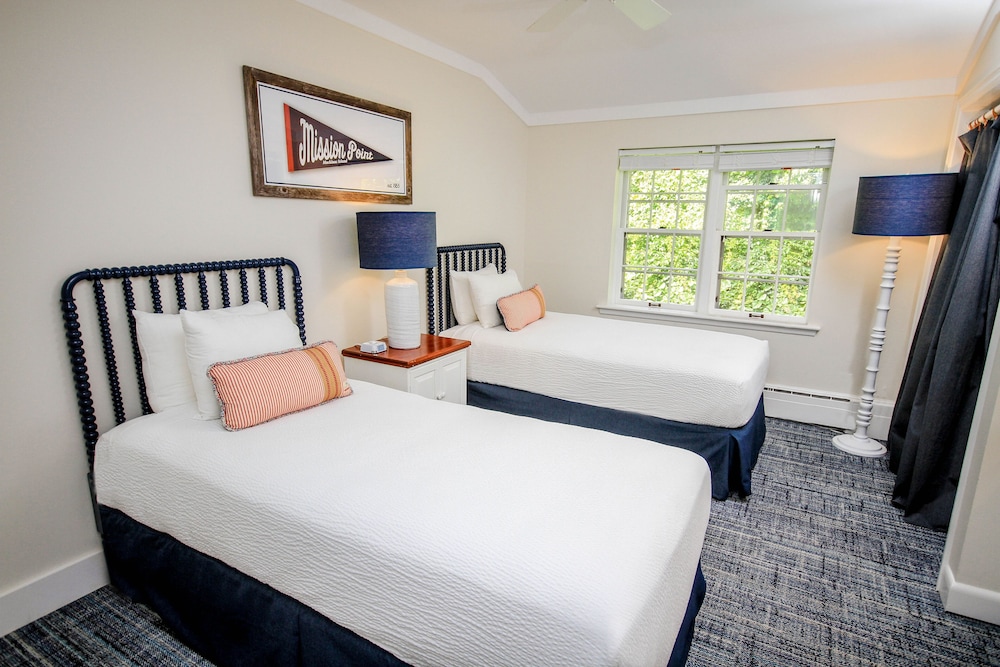Suite, Multiple Beds (Straits, 1 King 2 Twins, Dog Friendly) photo 1
