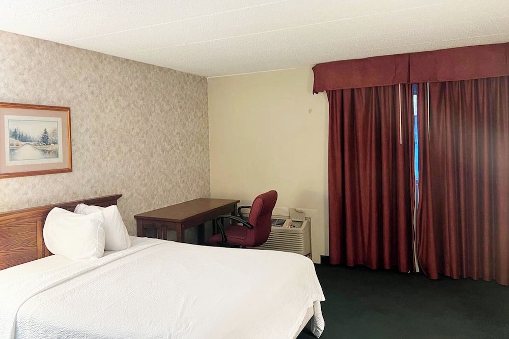 Deluxe Room, 1 King Bed, Non Smoking photo 2