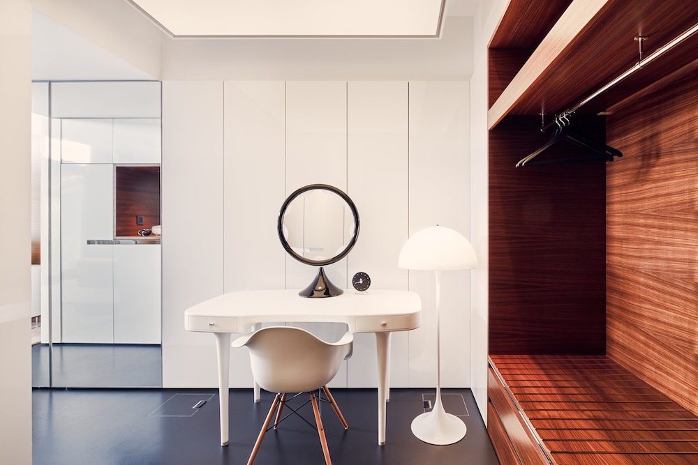 Suite 100, elegant, inspired by Rolling Stones, Butler, Spa Access (12 years+) - Photo 8