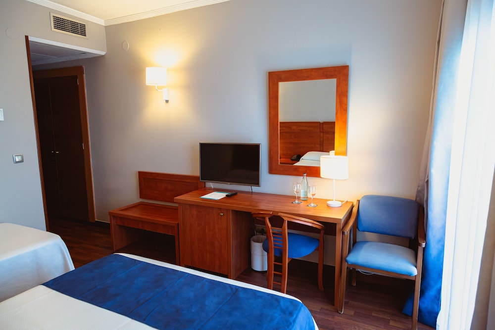 Double Room, Sea View (2 Adults + 1 child) - Photo 4
