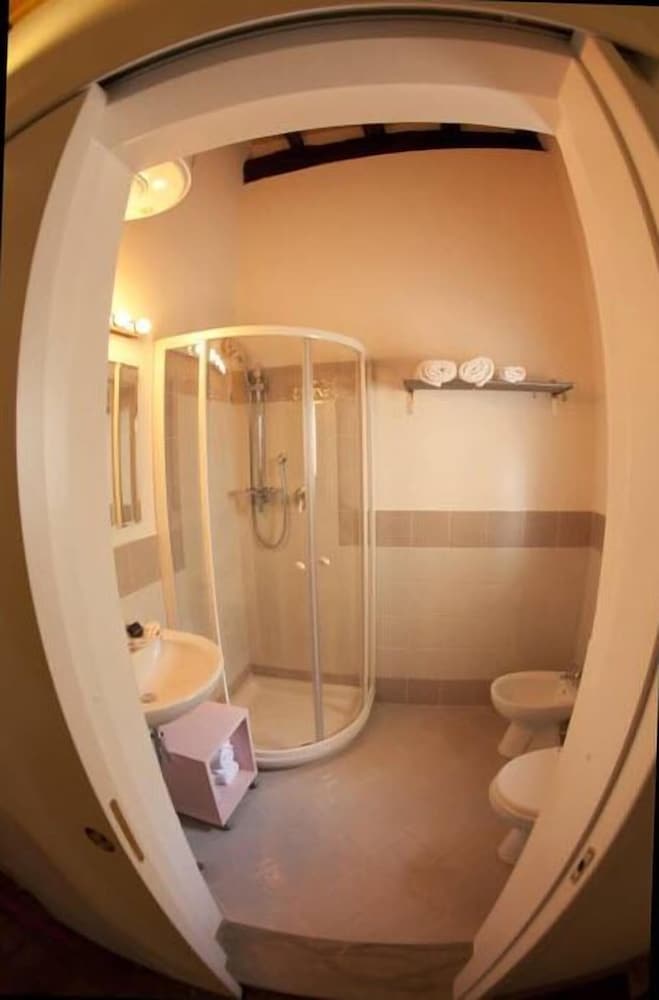 Deluxe Double Room (Orange room) photo 2