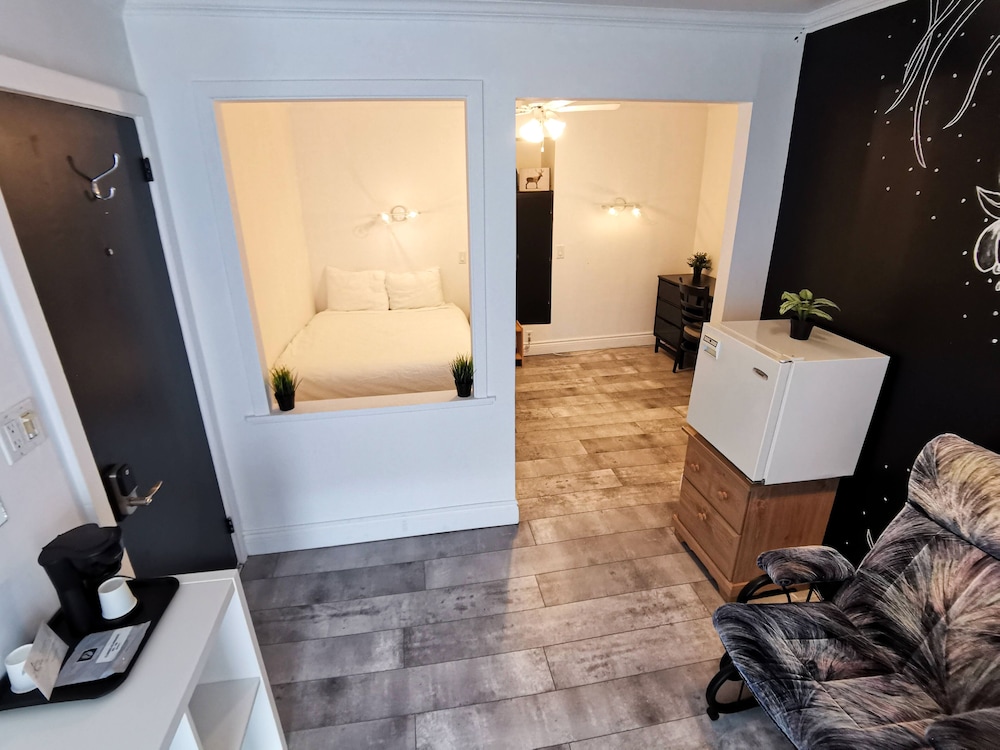 Basic Double Room, 1 Double Bed, Private Bathroom, River View photo 1