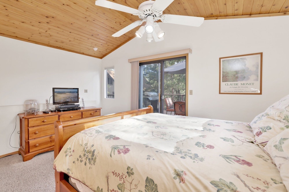 Cabin, Multiple Beds, Patio, Mountain View (1966) photo 3