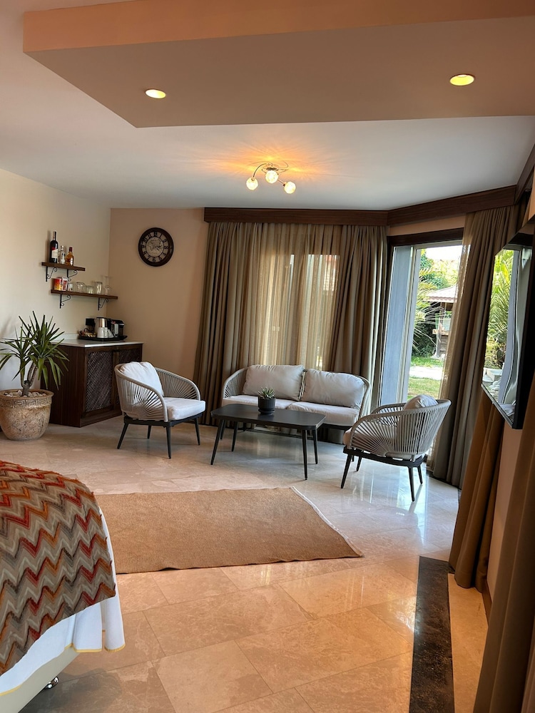 Deluxe Double Room, Pool View photo 2