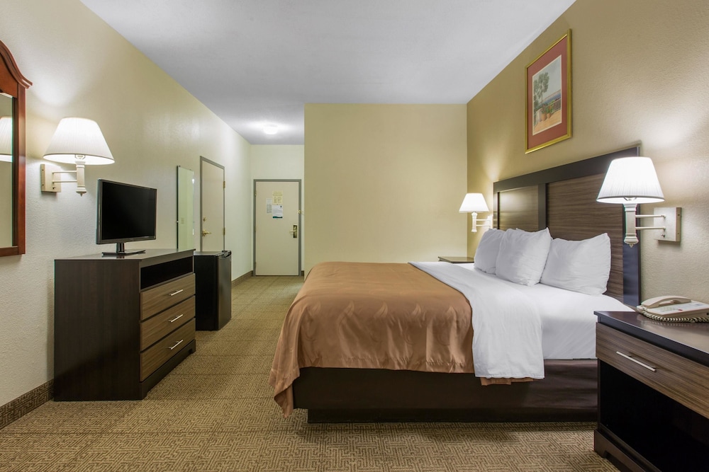 Room, 1 King Bed, Non Smoking - Photo 3