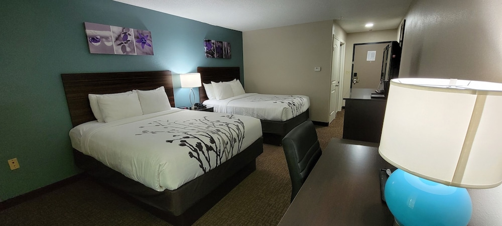 Standard Room, 2 Queen Beds, Non Smoking - Photo 3