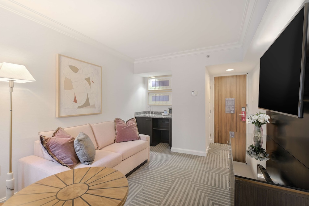 Junior Suite, 2 Double Beds, Bathtub (Mobility), photo 6