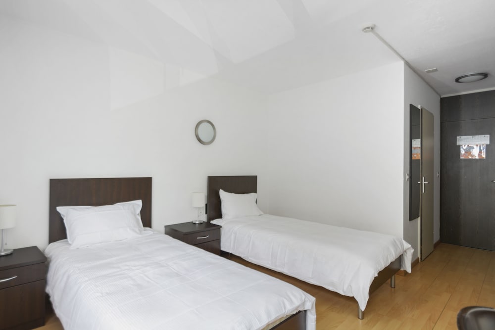 Basic Twin Room photo 3