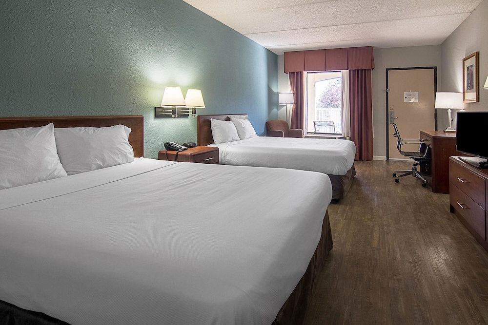 Standard Room, 2 Queen Beds, Non Smoking photo 3