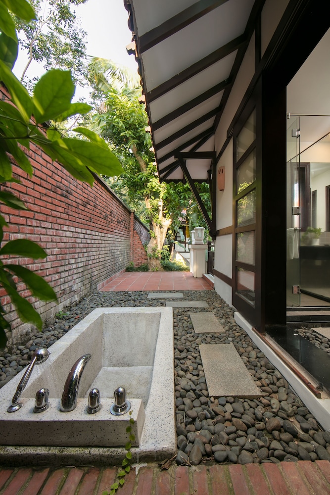 Two Bedrooms Garden View with Private Pool - Photo 17