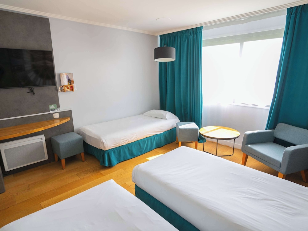 Standard Room, 3 Twin Beds - Photo 5