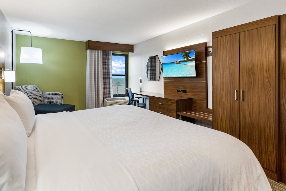 Standard Room, 1 King Bed - Photo 7