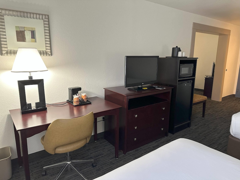 Room, Multiple Beds, Non Smoking - Photo 4
