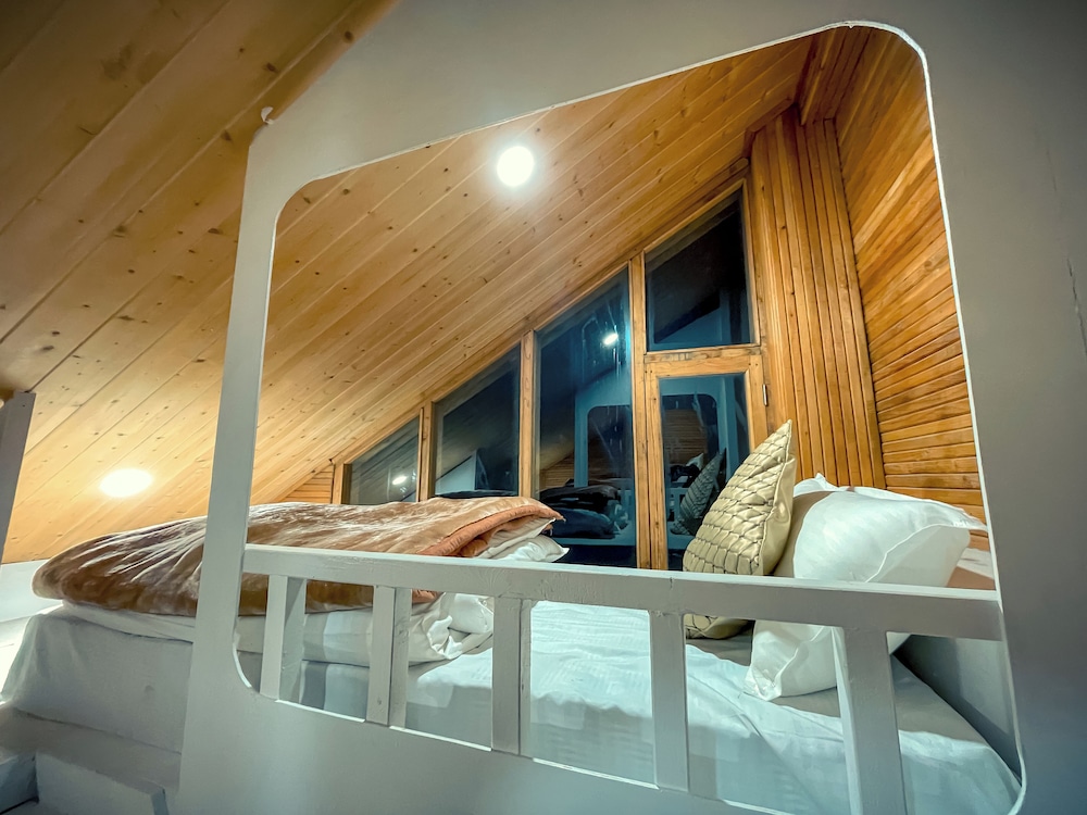 6 Bed Mixed Dorm photo 2