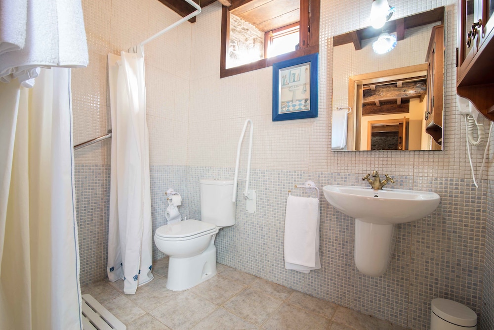 Double Room, Ground Floor photo 3
