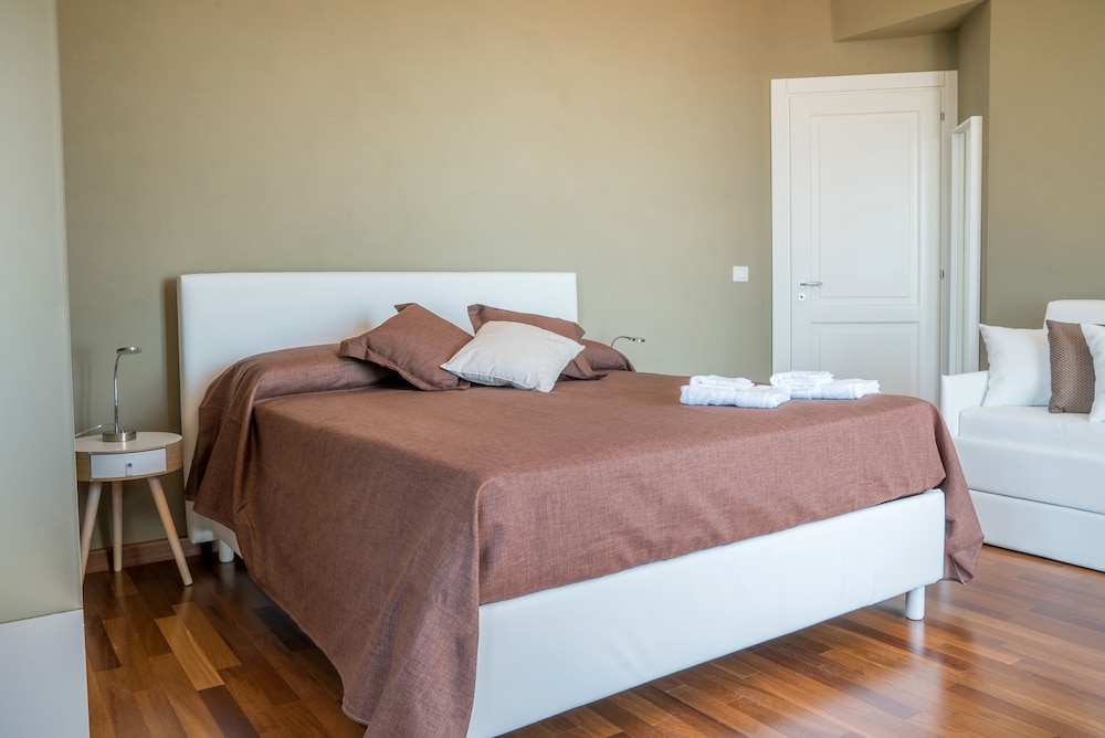 Family Room, Sea View (Via Porta di Ronca, 27) photo 1