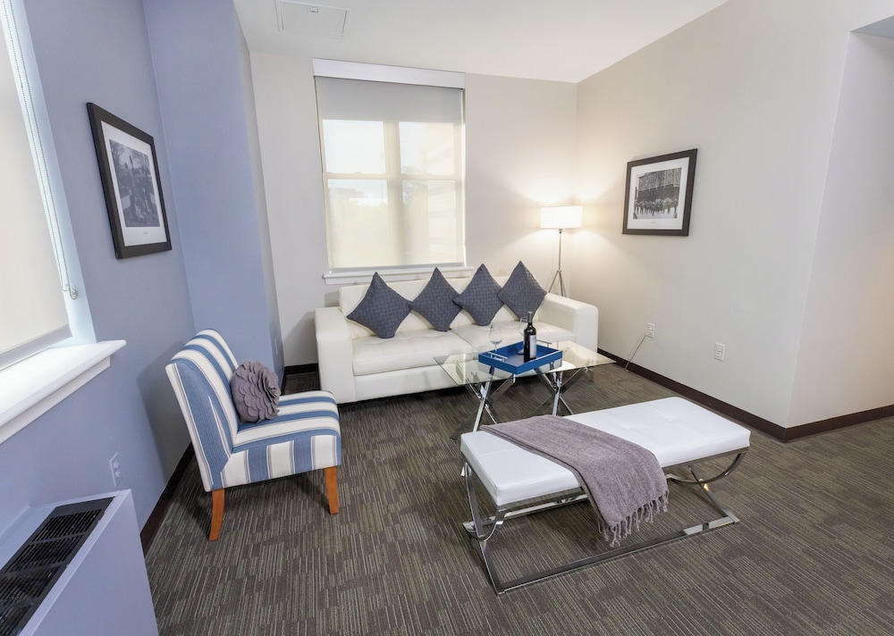 Executive Suite (Level) - Photo 3