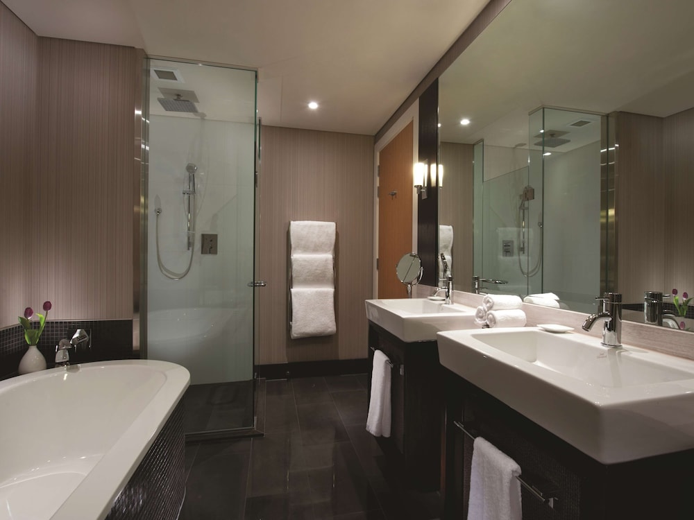 Suite, 1 King Bed (Lake Wakatipu Suite) - Photo 7