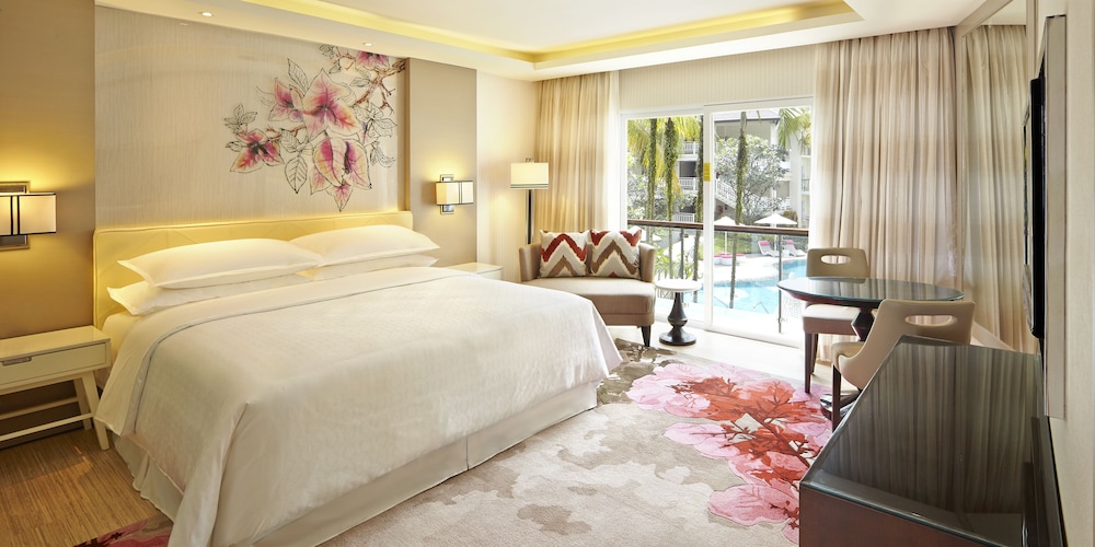 Deluxe Room, Pool Access photo 2