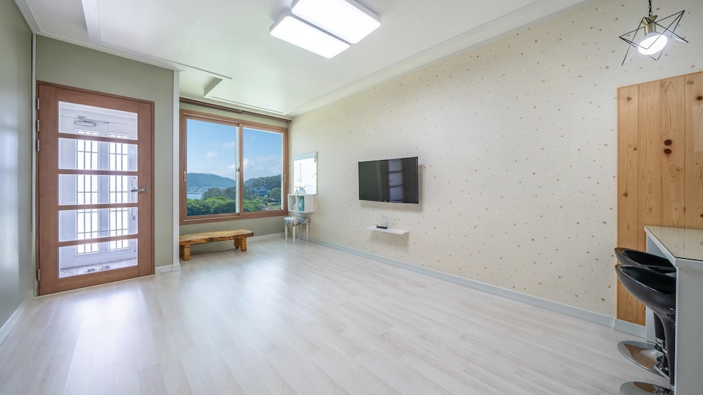 Basic Room, 1 Bedroom (F3) - Photo 1