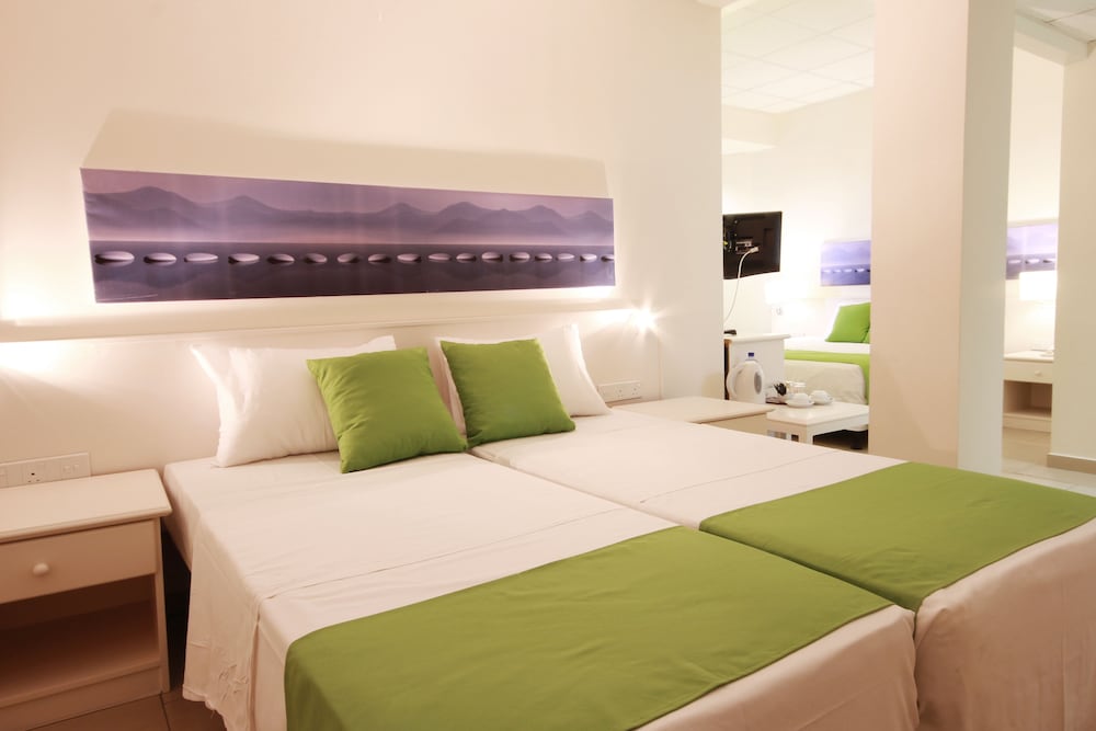 Quadruple Room, View photo 1