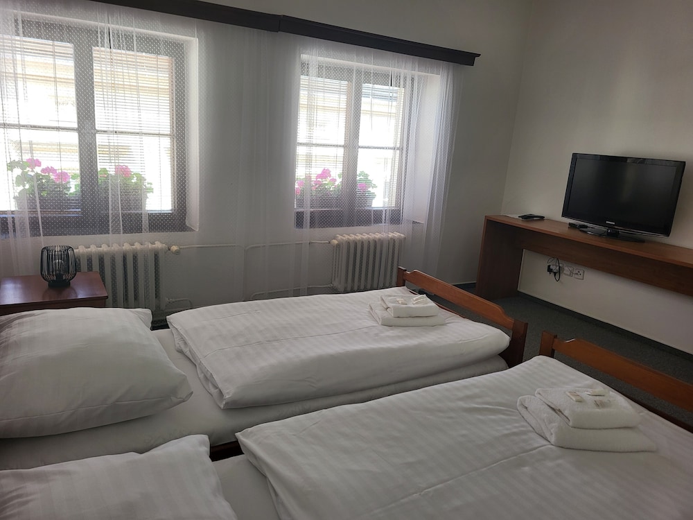 Double Room, 2 Twin Beds, Private Bathroom, City View photo 1