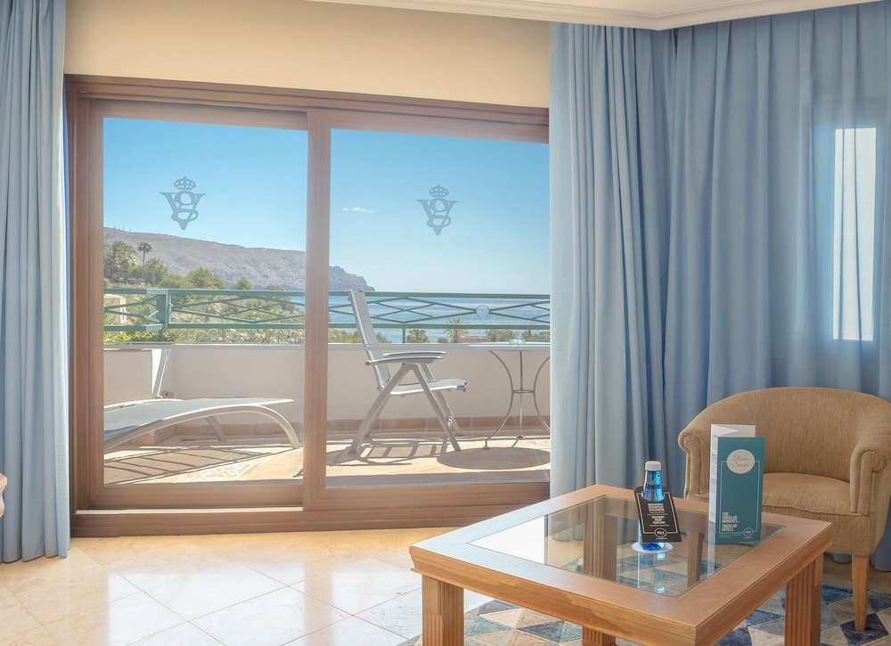 Double Superior Room (3 Adults + 1 child)