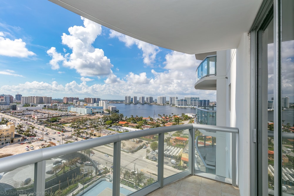 Luxury Suite, 2 Bedrooms, Kitchen, Partial Ocean View photo 3