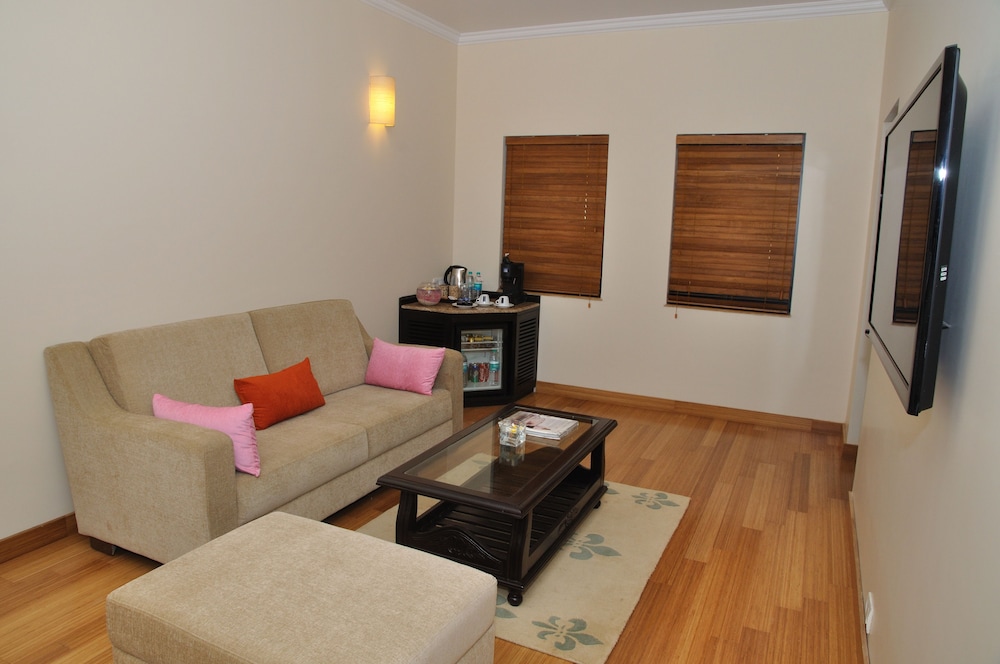 Suite - Photo 4