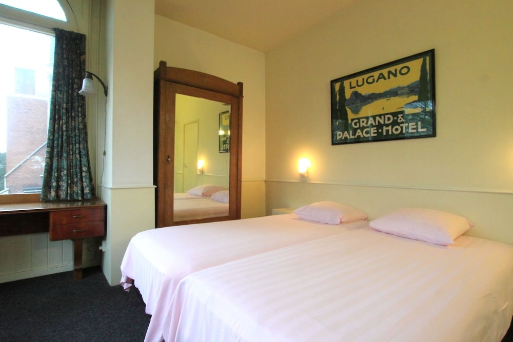 Single Room, 1 Twin Bed, Private Bathroom photo 1