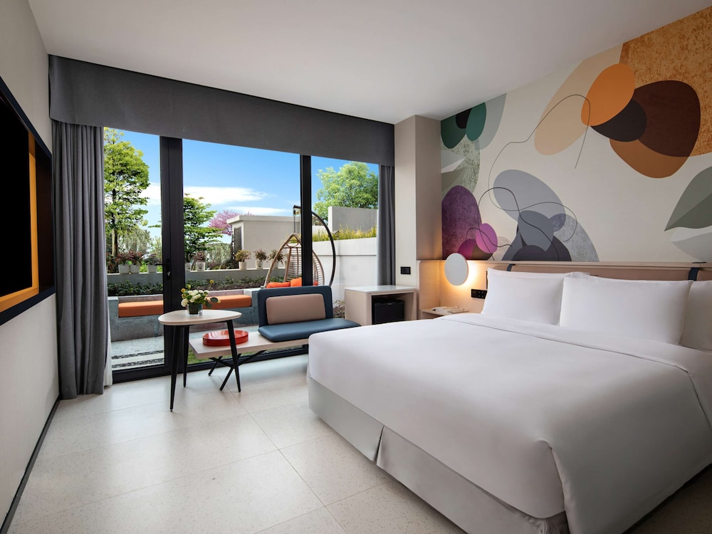 Room, 1 King Bed, Courtyard View