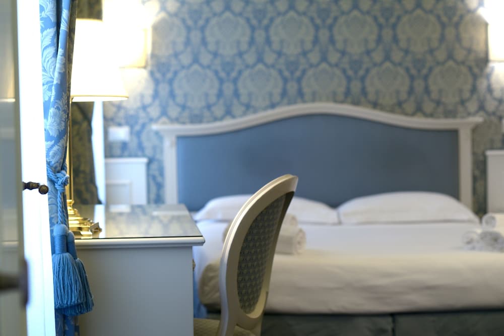 Deluxe Double Room, Canal View photo 1