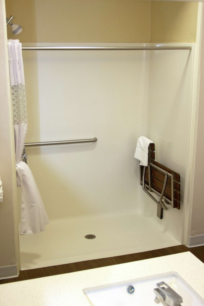 Room, 1 King Bed, Accessible, Non Smoking - Photo 3