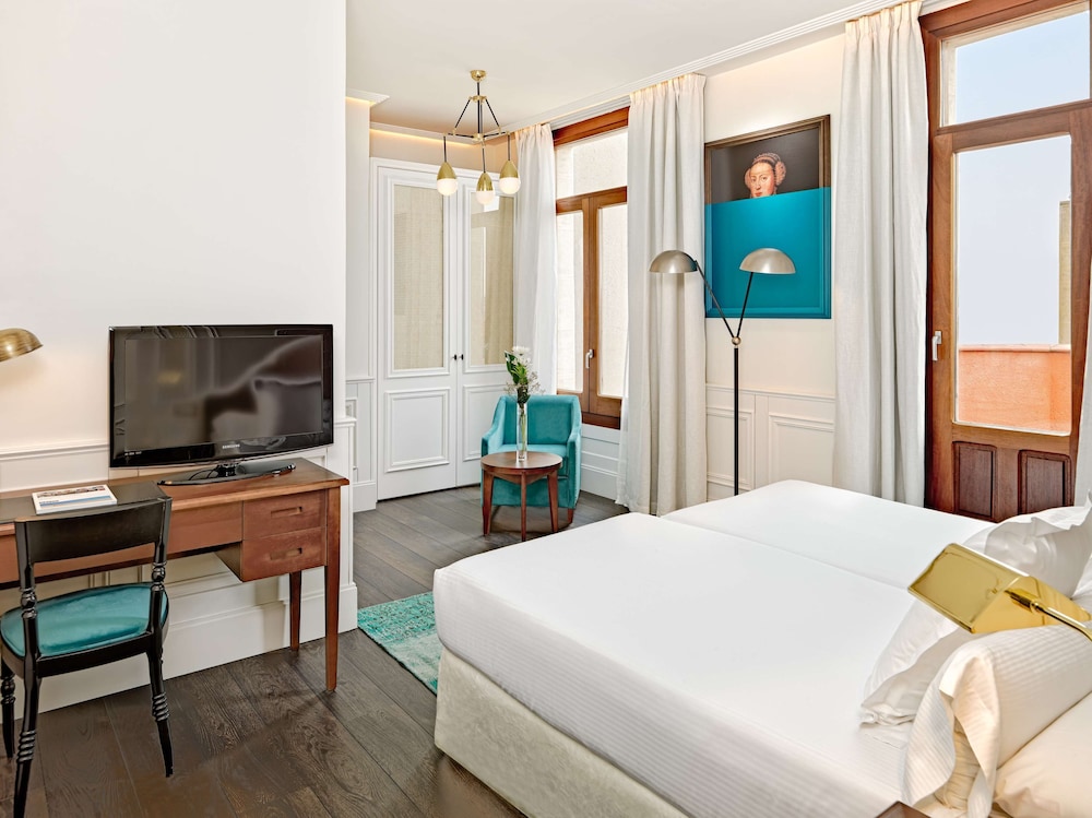 Deluxe Room, Terrace, City View - Photo 5