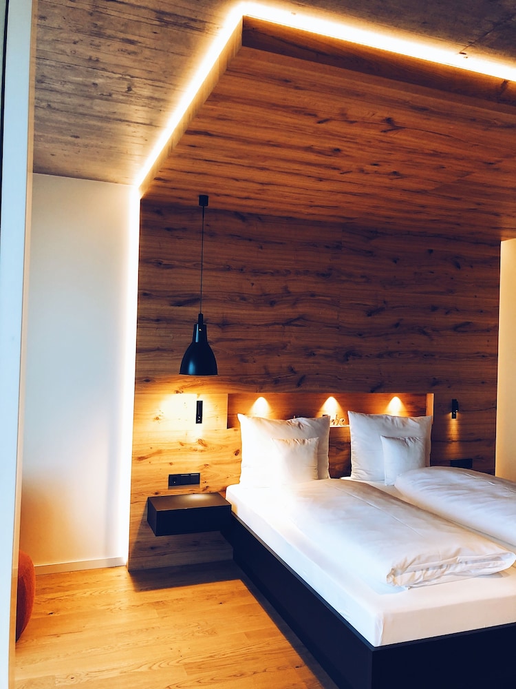 Deluxe Studio Suite, Fireplace, Mountain View