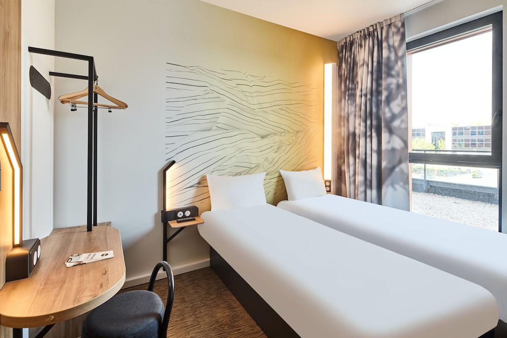 Twin Room, Non Smoking - Photo 1