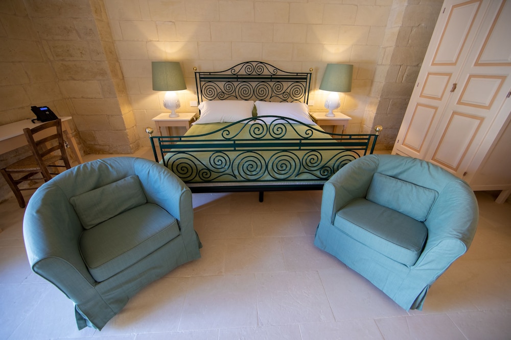 Deluxe Room - Photo 3