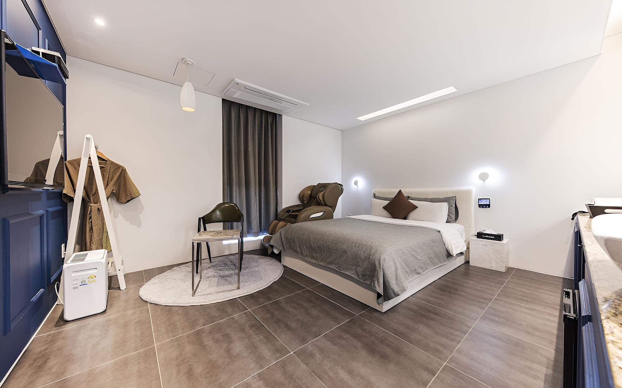 Room (Blue Superior (No 5-8)) - Photo 1