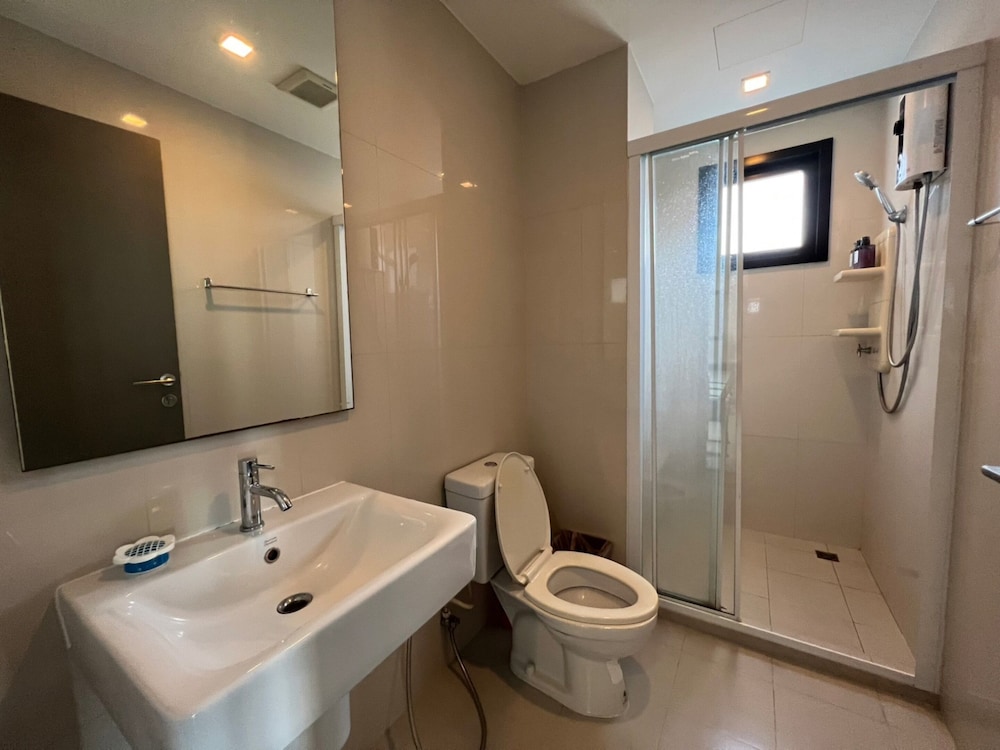 Premium Condo, 2 Bedrooms, Kitchen, City View photo 3