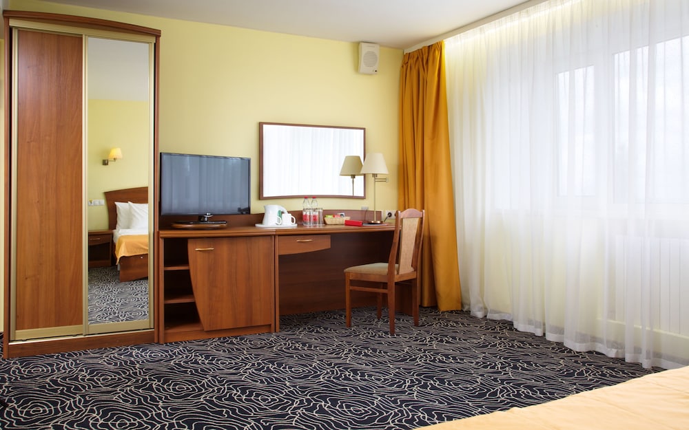Junior Suite, 1 Queen Bed, City View photo 2