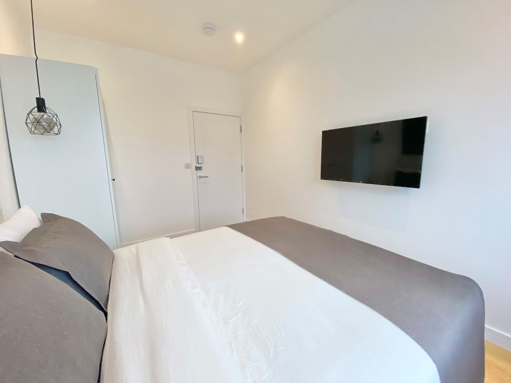 Basic Double Room (Private External Bathroom) photo 3