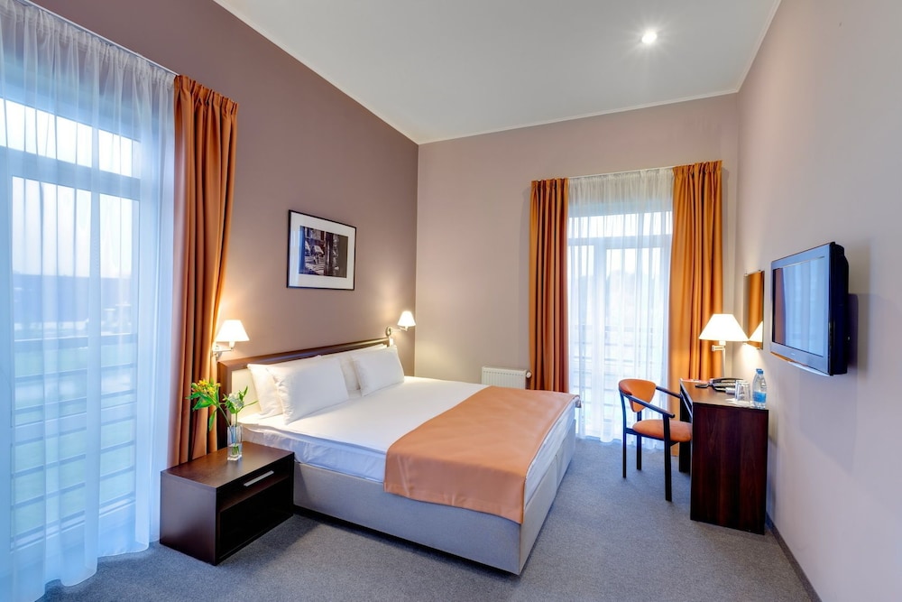 Standard Room, 1 King Bed - Photo 2