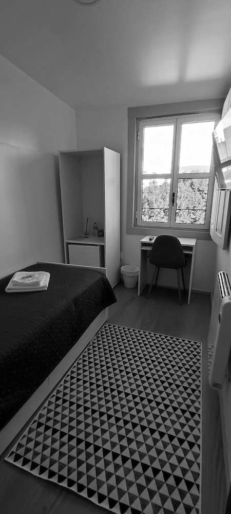 Economy Single Room, 1 Twin Bed, Shared Bathroom, photo 6