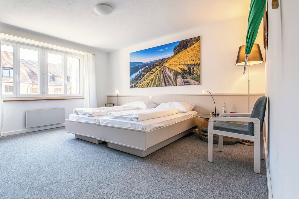 Studio, 2 Bedrooms