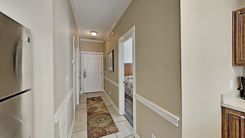 1 Bedroom Condo photo 2